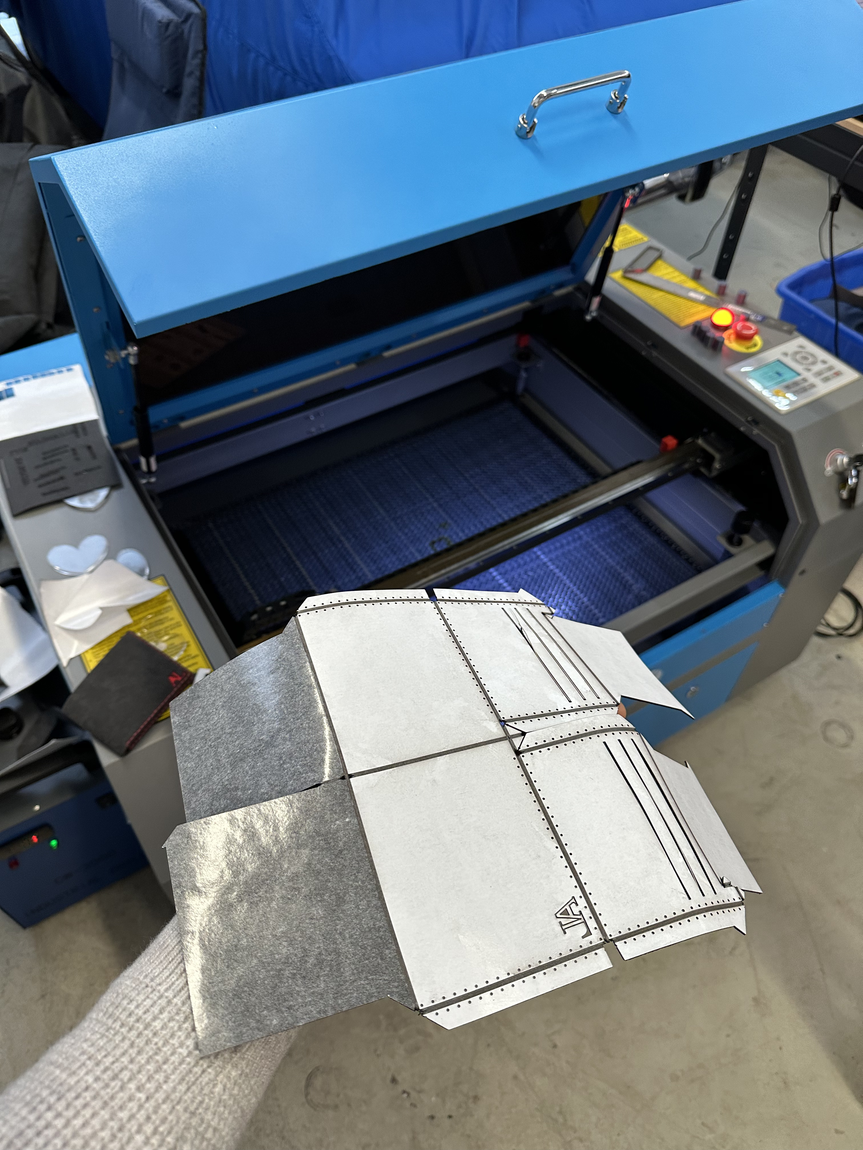 Lasergravierte Alcantara-Brieftasche